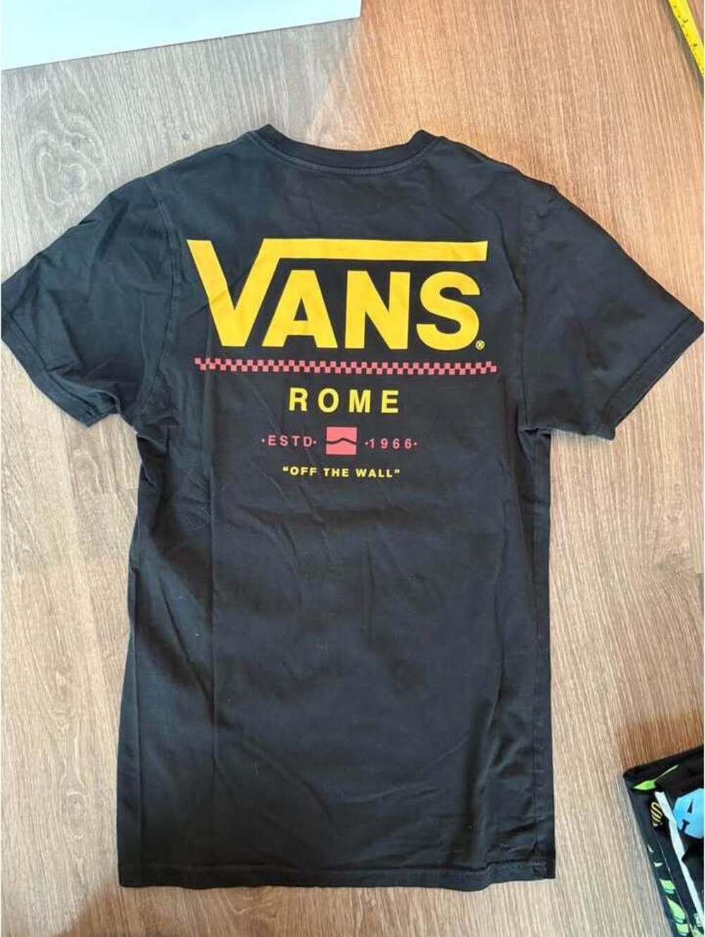 Vans off the wall x Rome Italy T shirt -
Adult small